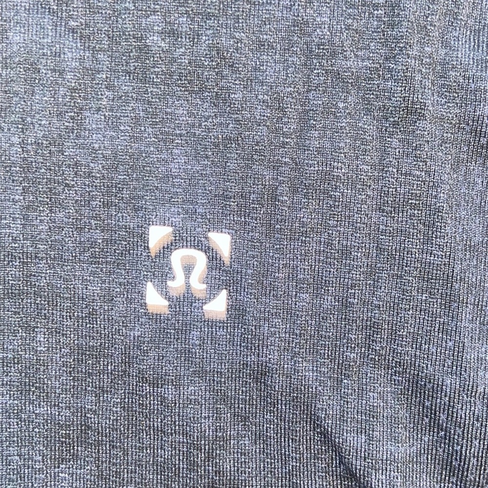 Lulu lemon like new shirt. Only worn once! Size M - Picture 3 of 3